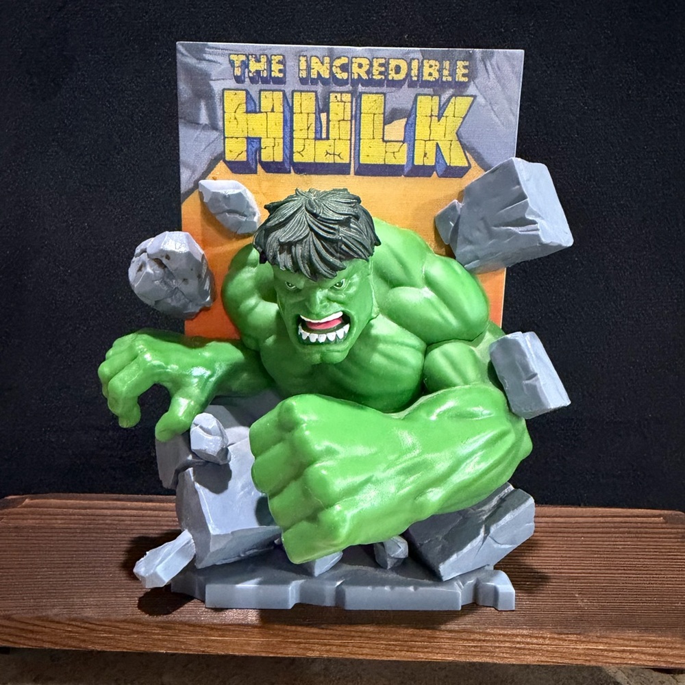 Loot Crate Incredible Hulk Figurine